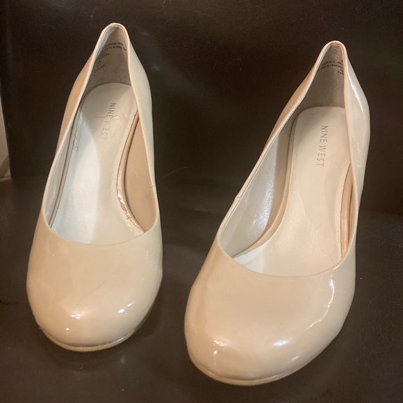 Nine West Faux Patent Taupe Heels Sz 6 - Picture 2 of 9